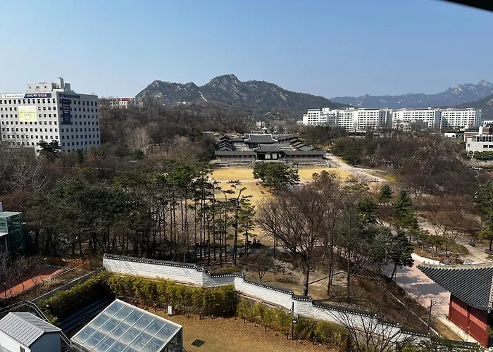 Apartment Here Hanyang Daehakro National Hospital Changgyeong Palace Gyeongbok Palace Seoul