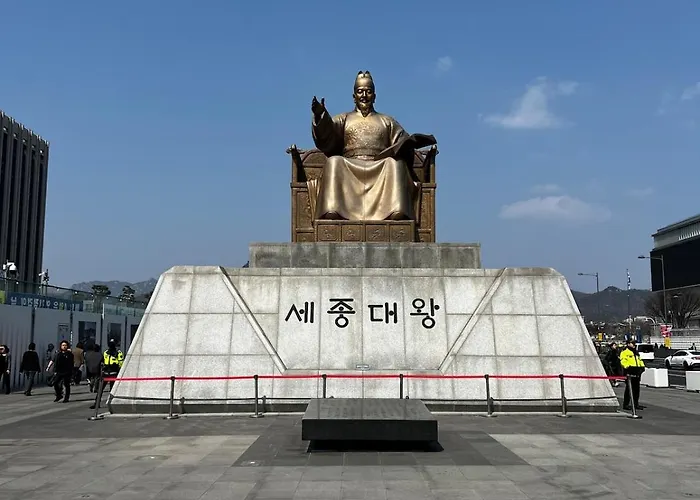 Apartment Here Hanyang Daehakro National Hospital Changgyeong Palace Gyeongbok Palace Seoul