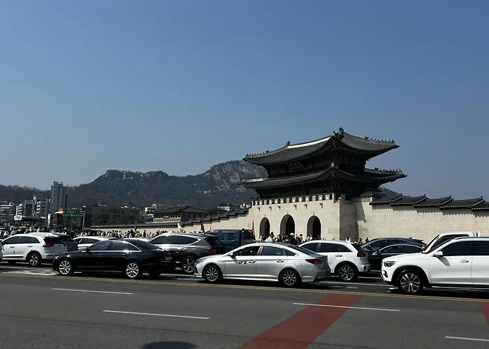 Apartment Here Hanyang Daehakro National Hospital Changgyeong Palace Gyeongbok Palace Seoul
